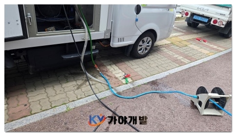 고압세척 장비와 호스를 준비한 실제 현장